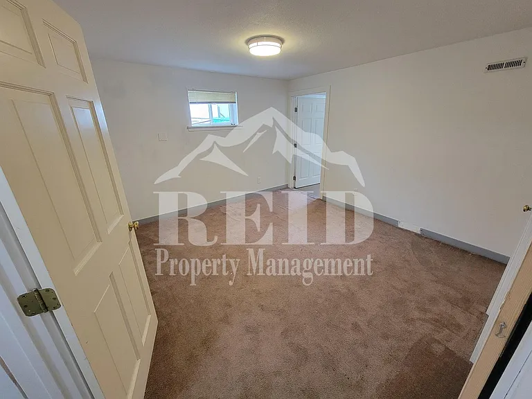1212 Evans Ave W — Photo 21