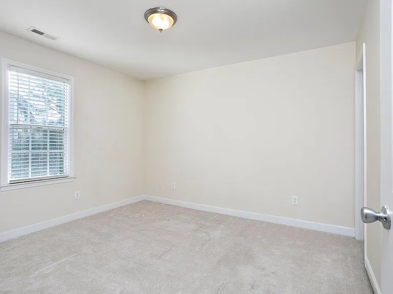 813 Saratoga Dr — Photo 9