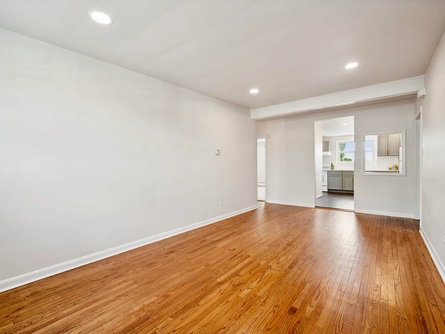2 bed, 950 sqft, $1,800 — Photo 3