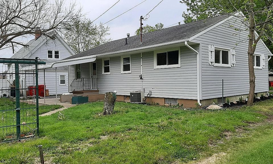 2nd image of 44 N Walnut St
