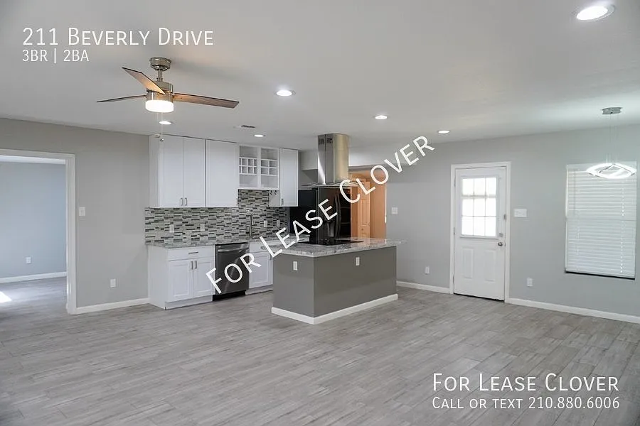 Charming Fully Updated 1930's Cottage in Jefferson Terrace — Photo 2