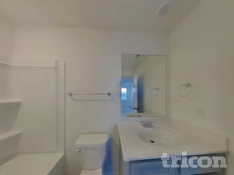 1940 Logan Ln — Photo 18