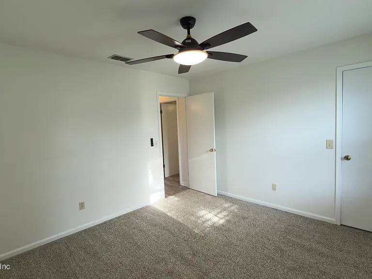 7914 Longshadow Ct — Photo 11