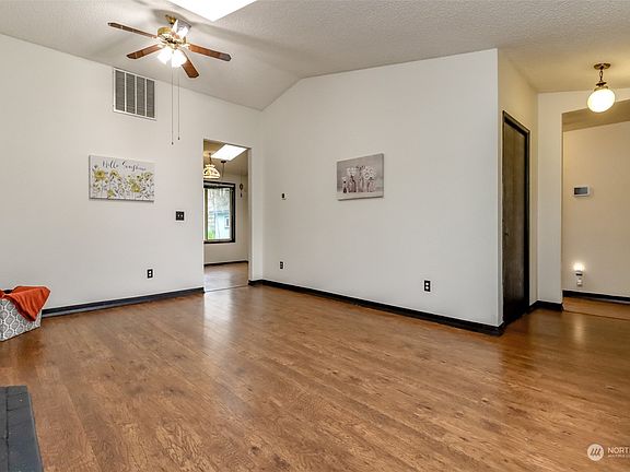 3rd image of 9201 Donna Court SE