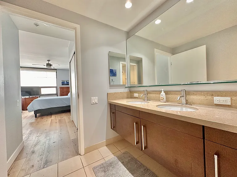 350 11th Ave #623 — Photo 31
