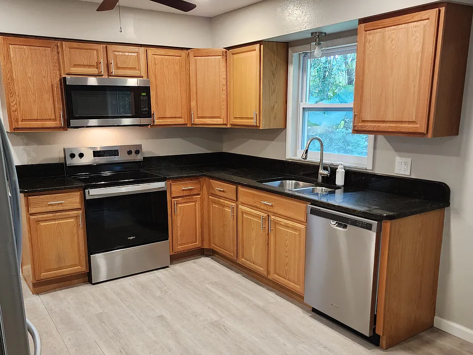 7611 S Viewcrest Loop