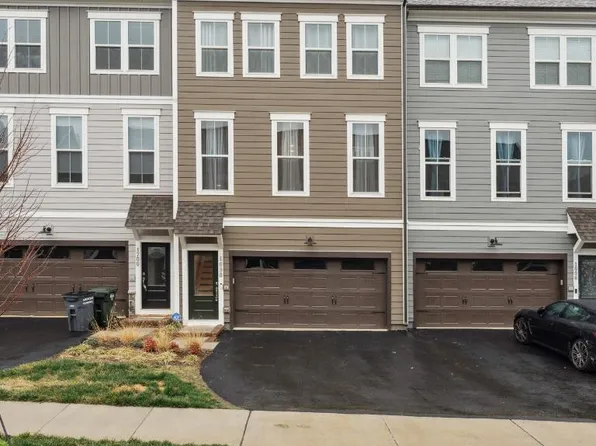 1698 Beech Leaf St, Dumfries, VA 22026