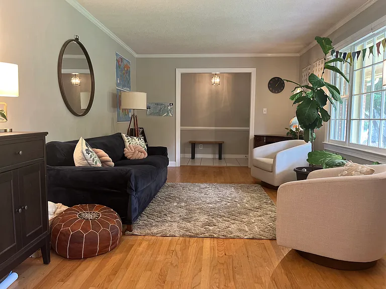 805 Winthrope Dr — Photo 3