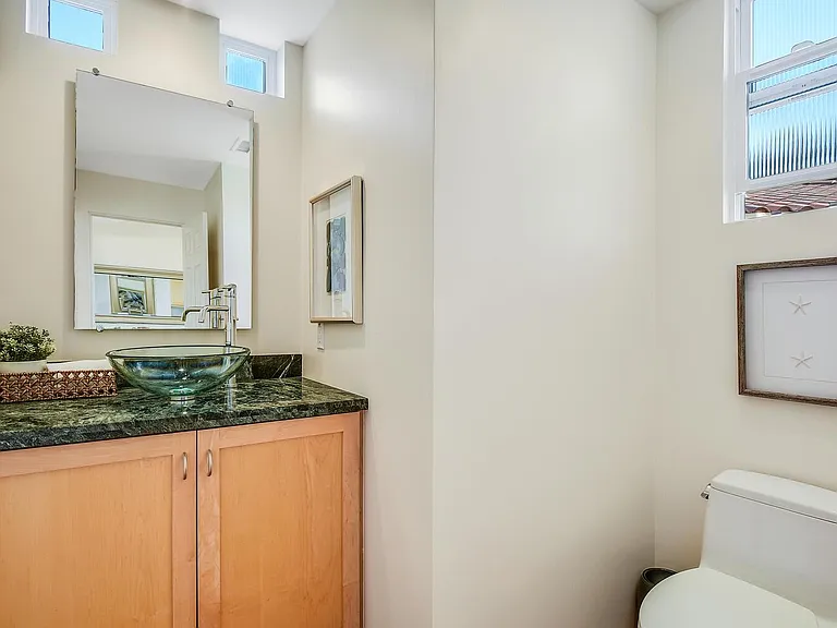 1413 Locust St — Photo 12