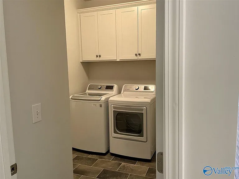 7305 Kendama Ct — Photo 25