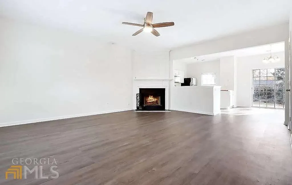3 bed, 1386 sqft, $2,200 — Photo 3