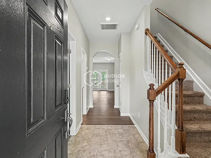 3 bed, 2.5 bath, 2124 sqft, $2,060 — Photo 3