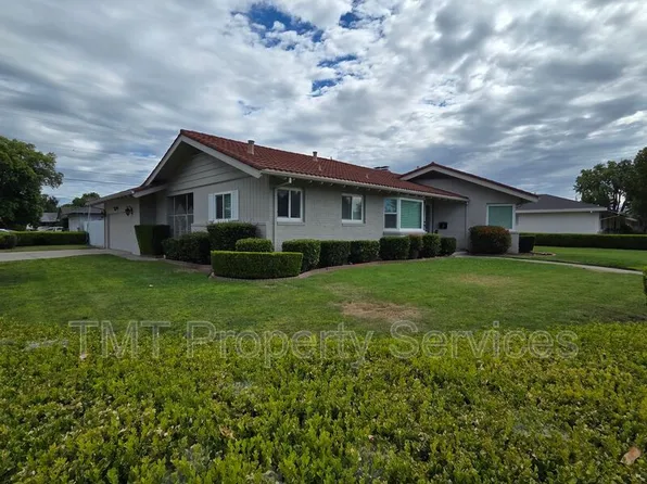 9 W Robinhood Dr, Stockton, CA 95207