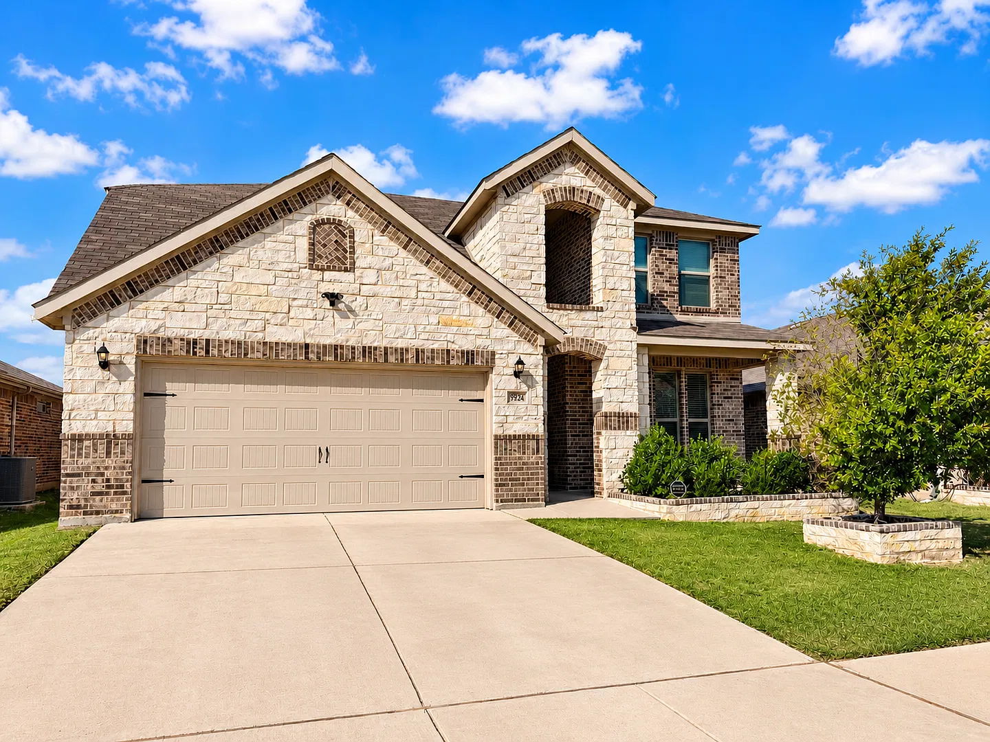 Like-New Home In Hulen Trail Addition | Crowley Isd! — Photo 1