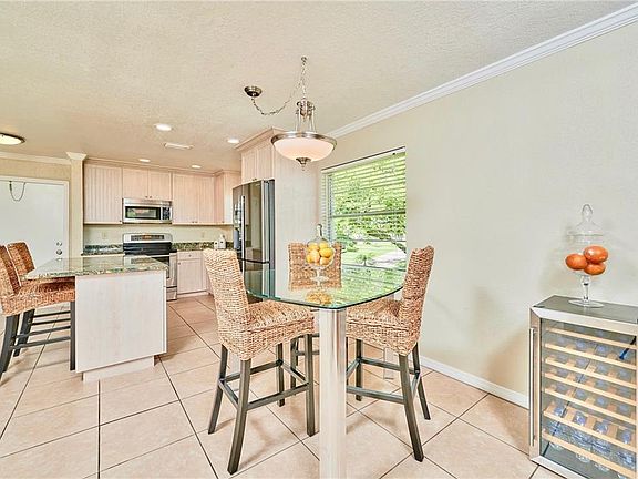 3rd image of 25 Pine Arbor Ln