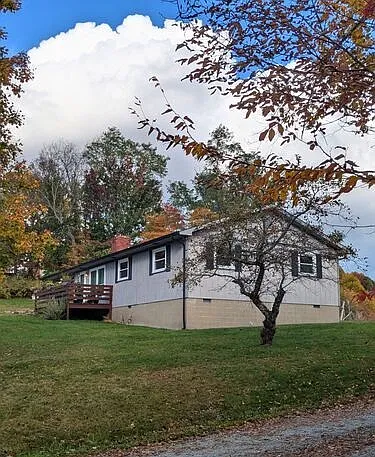3 bed, 1288 sqft, $2,450 — Photo 1