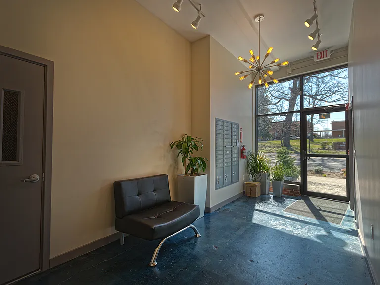 631 Campbell Ave SW — Photo 4