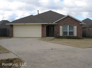 316 SW 44th St, Moore, OK 73160