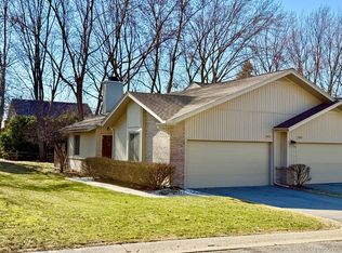 1992 Hunters Ln, Lake Orion, MI 48360