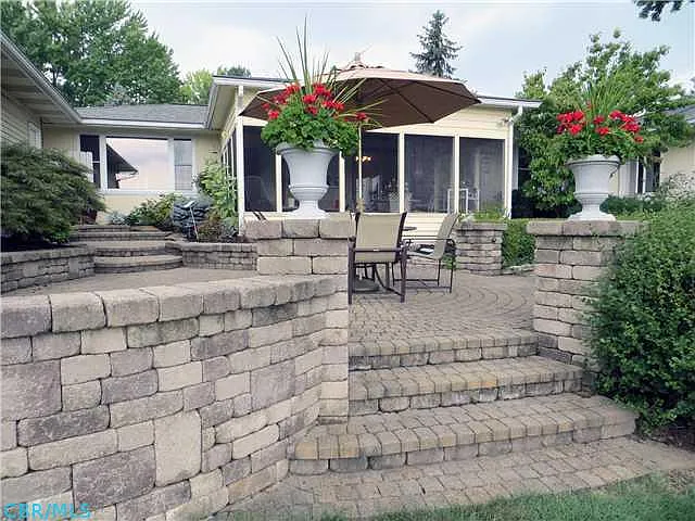 6541 Sunbury Rd photo 1