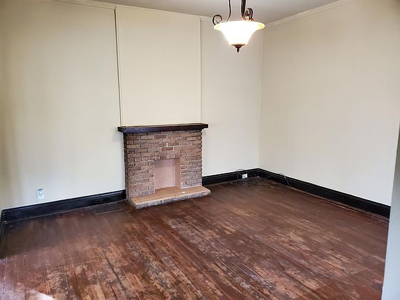 Another picture of the living room.