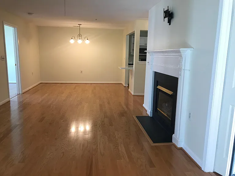 10018 Vanderbilt Cir #4 — Photo 13