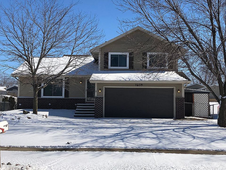 1st image of 1509 NW Linwood Dr