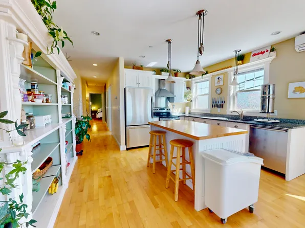 33 Park Street #202, Rockland, ME 04841