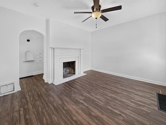 2nd image of 2554 E Riverside Dr