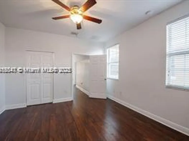 109 SW 147th Ter #1109 — Photo 8