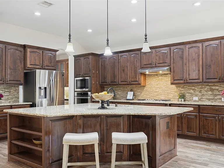17614 Melmore Dr — Photo 11