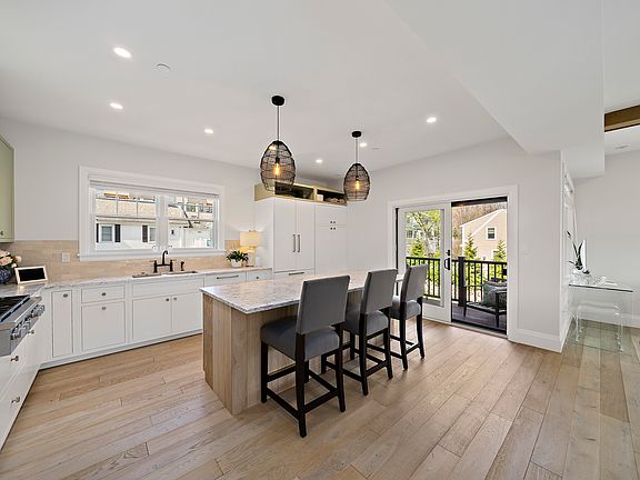 3rd image of 144 Linden St #2