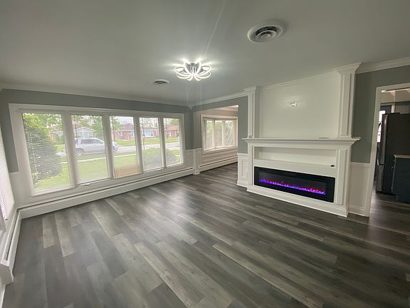 4th image of 1379 Buffalo Ave