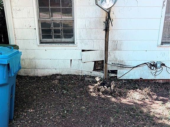 2nd image of 541 Erin Ave SW