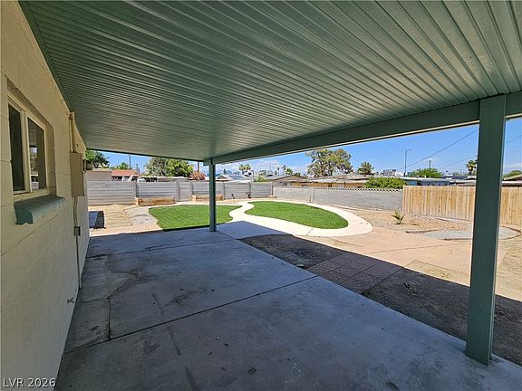 5th image of 1074 King Richard Ave