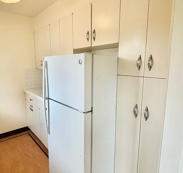 N0131 - Claremont Apartments — Photo 9