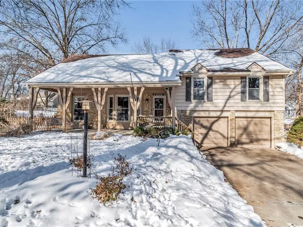 8106 NW Twin Oaks Dr, Kansas City, MO 64151