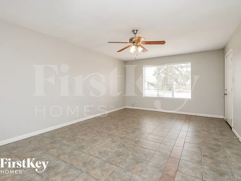 32 W Fairmont Dr — Photo 2