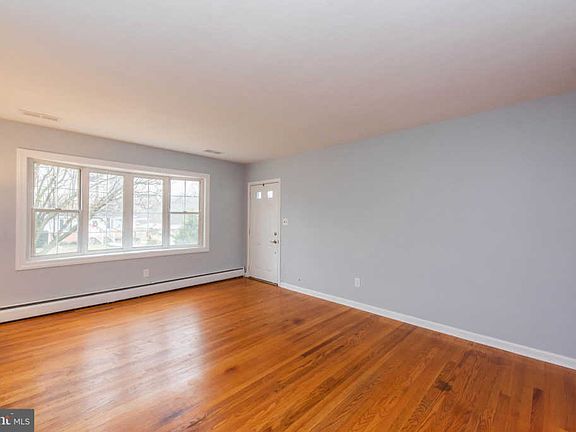 4th image of 515 La Clair Ave