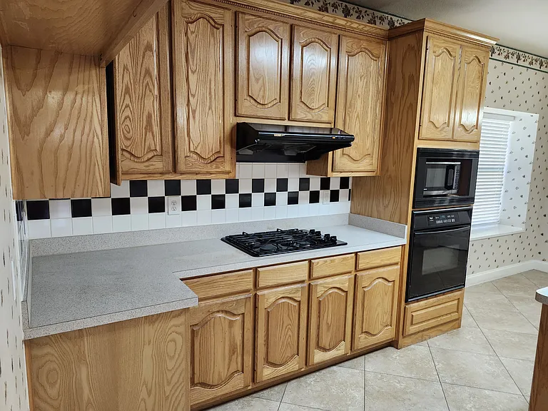 1329 Kingsley Ct — Photo 4
