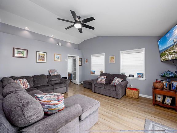 3rd image of 100 Wildwood Ave