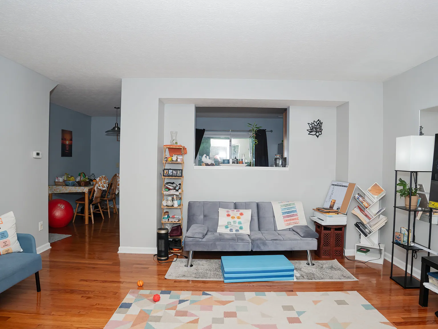 3 bed, 1.5 bath, 1220 sqft, $2,499 — Photo 4