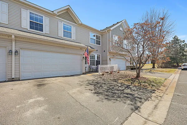 1884 Bluestem Ln