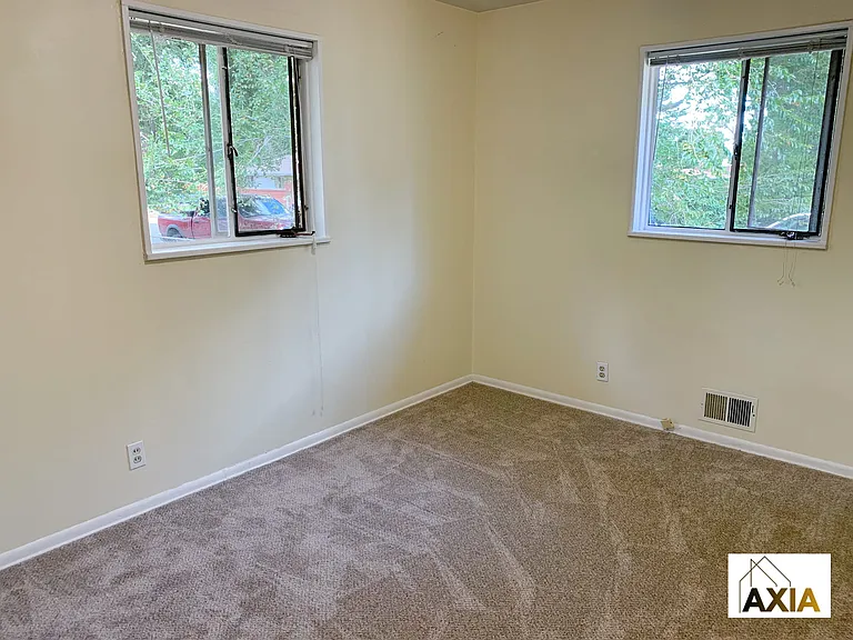 205 S 39th St — Photo 9