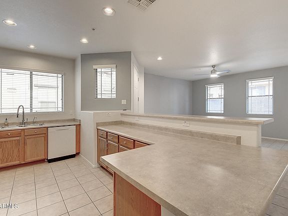 5th image of 2823 E DARROW Street #10