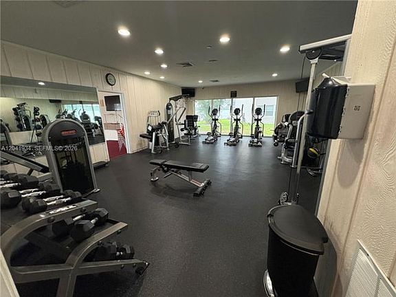 3rd image of 1075 NE Miami Gardens Dr APT 211