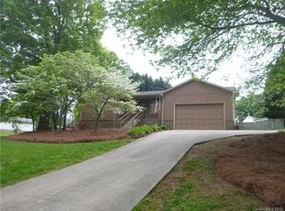 739 Dogwood Ln, Mooresville, NC 28115
