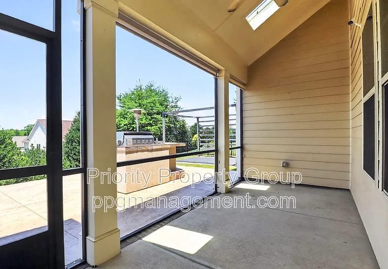 16436 Palisades Commons Dr — Photo 36