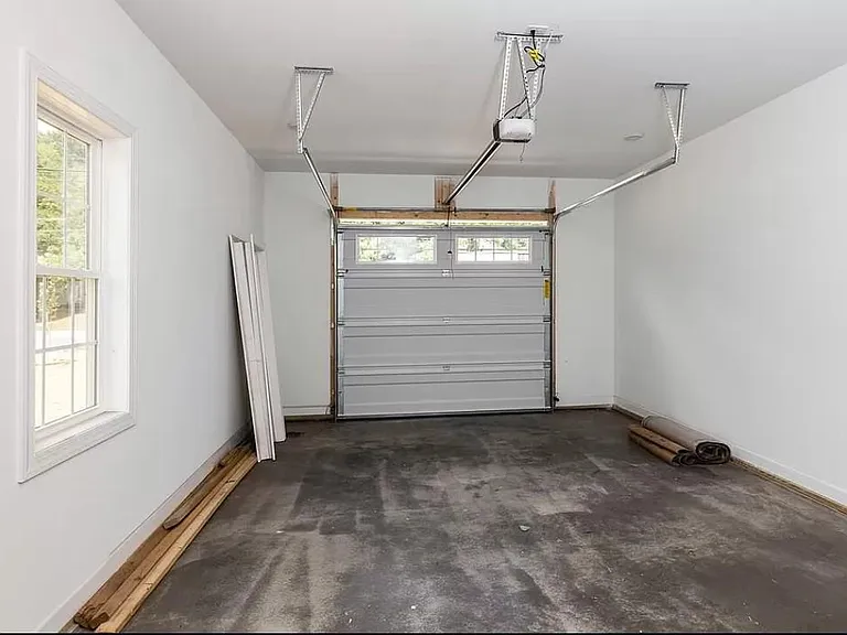 1446 E Main St — Photo 18