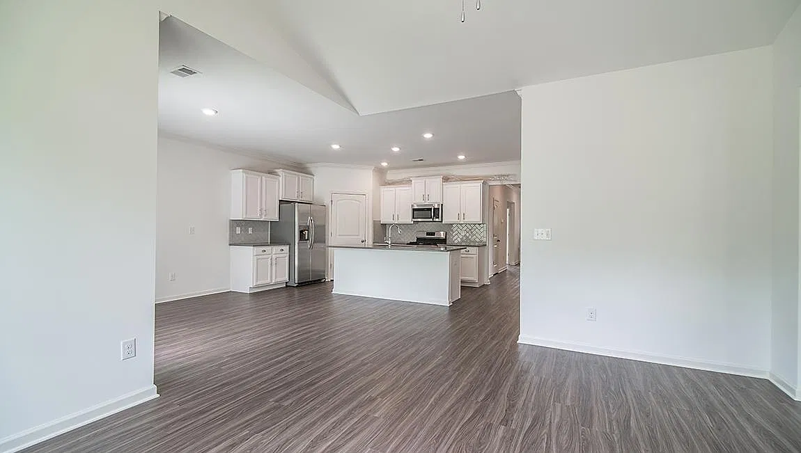 4 bed, 1774 sqft, $2,070 — Photo 3